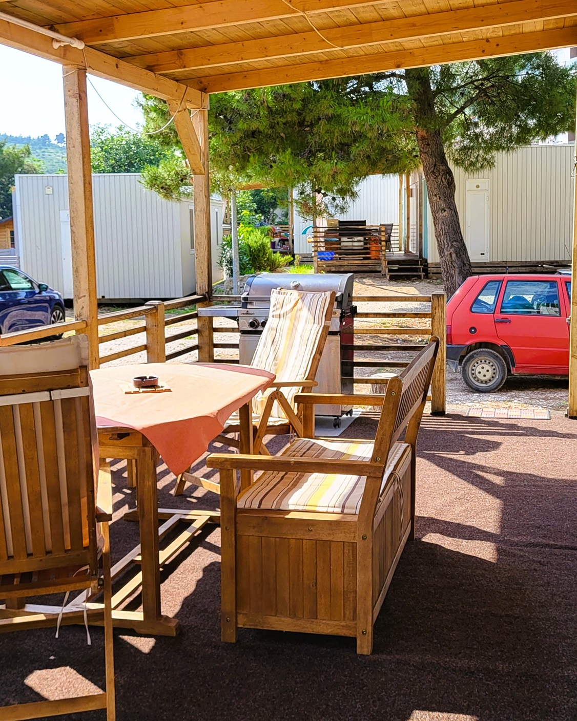 Red home – terrace BBQ