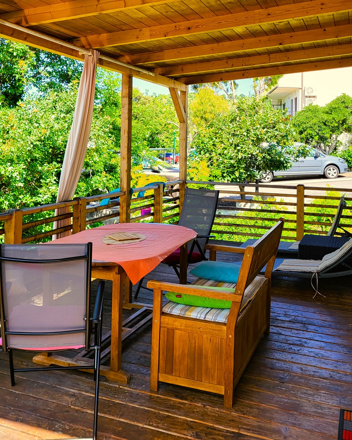 Blue home – terrace green garden