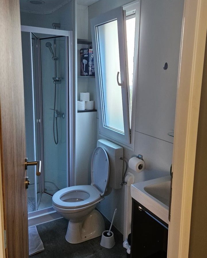 Yellow home – bathroom